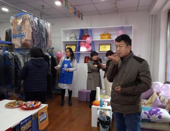 干洗店加盟連鎖品牌怎么在社區(qū)經(jīng)營?